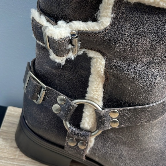 Steve Madden Brown Combat Boots with Cream Trim - Picture 3 of 12